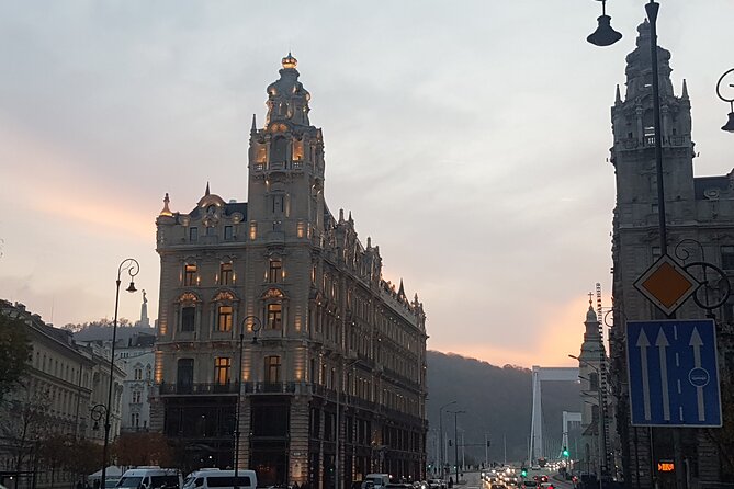 Welcome to Budapest Evening Walk - Tour Guide and Experience