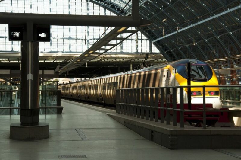 Welcome to Paris Day Trip From London via Train - Guided Panoramic Tour