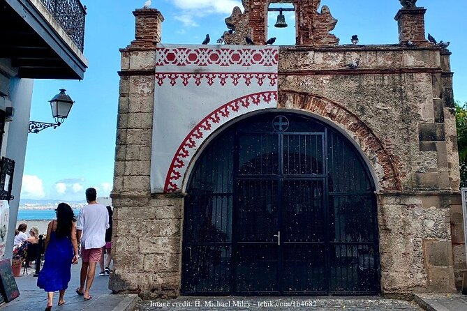 Welcome to San Juans Old Town: Private Half-Day Walking Tour - Exploring Spanish Colonial Architecture
