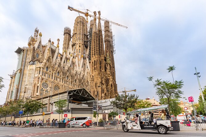 Welcome Tour to Barcelona in Private Eco Tuk Tuk - Parking and Entrance Details