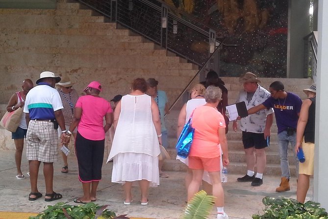 West Bay Sightseeing Tour Plus Seven Mile Beach Visit - Accessibility Information