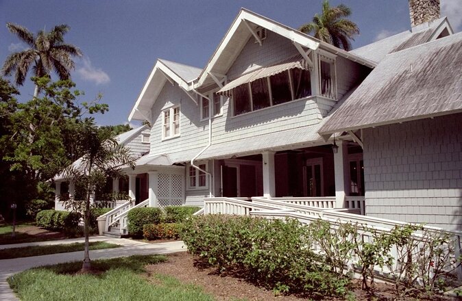 West Coast Tour Gulf of Mexico/Naples/Ft.Myers/Sanibel/Outlet Shopping Two Days. - Key Points