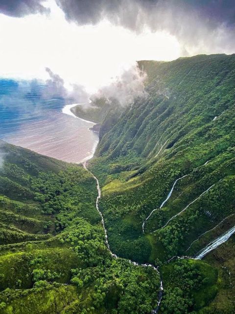 West Maui and Molokai Special 45-Minute Helicopter Tour - Itinerary Details