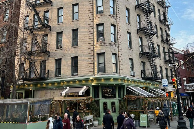 West Villages Flappers, Freaks & Punks: A Self-Guided Audio Tour - Taking in the Flappers Era