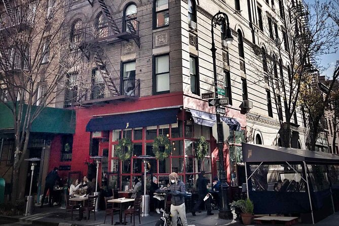 West Villages Flappers, Freaks & Punks: A Self-Guided Audio Tour - Taking in the Flappers Era