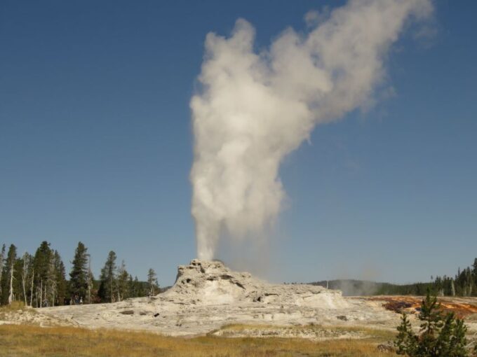 West Yellowstone: Yellowstone Day Tour Including Entry Fee - Cancellation Policy