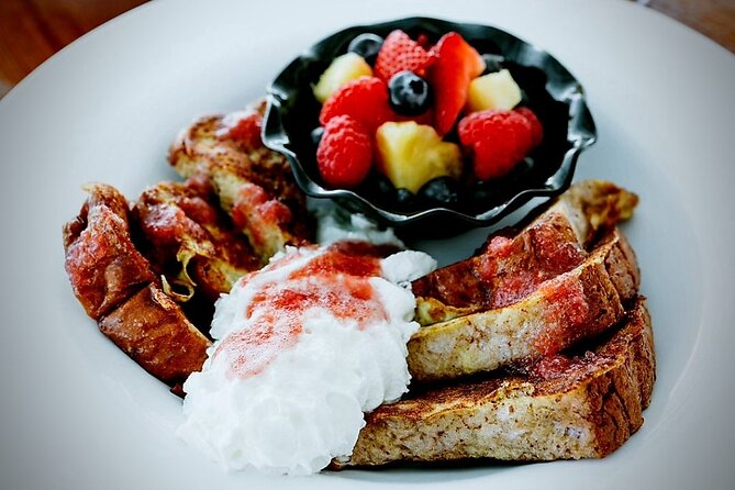 Whale Watching and Sunrise Breakfast Cruise in Honolulu - Inclusions and Amenities