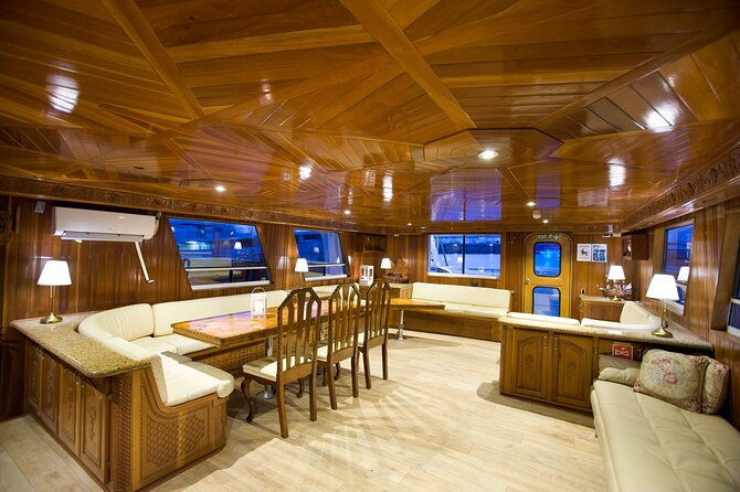 Whale Watching Cruise on a Yacht in Reykjavik - Guest Reviews and Ratings