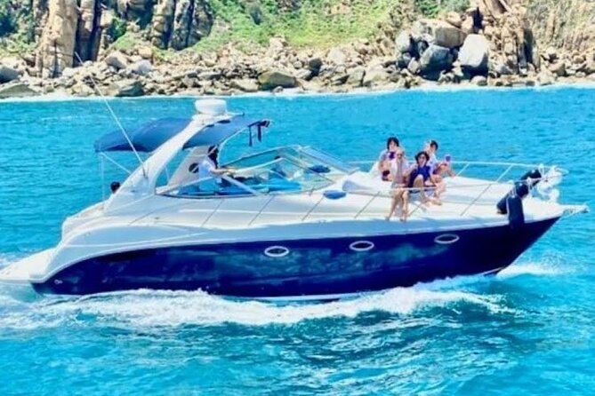 Whale Watching & Snorkeling Private Yacht Tour Cabo With Food & Drinks - Whale Watching Experience
