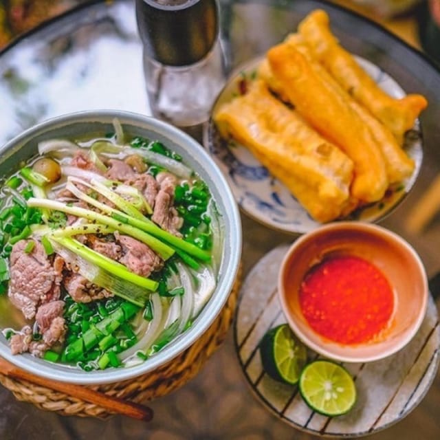 What to Eat in Hanoi: Food Tour With Local Guide - Exploring Hidden Alleyways