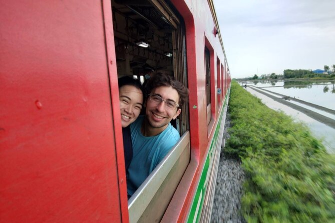 Wheelchair & Luxury Tour to Floating & Railway Markets - Customizable Itinerary