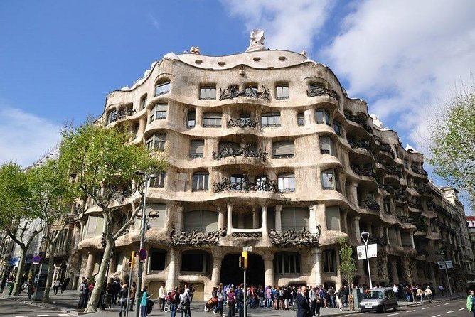 Whimsical Gaudi Tour + Park W/Modern Style Expert Guide - Personalized Experience With Knowledgeable Guide