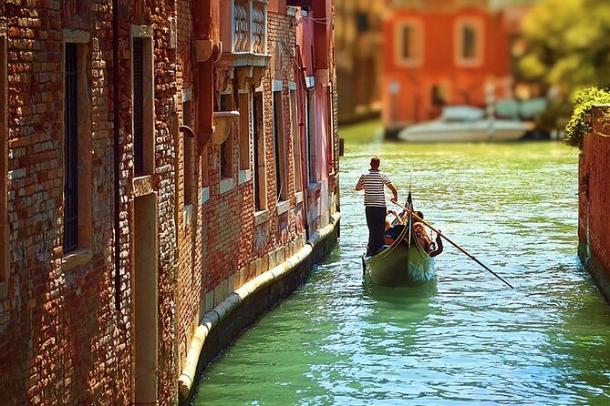 Whispers of Venice Private Gondola Experience - Capturing Unforgettable Moments on the Gondola
