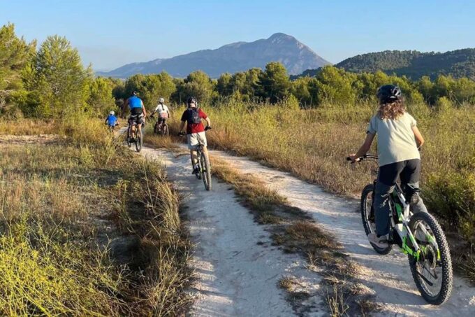 White Coast, Mountain Bike Tour Riu Gorgos - Frequently Asked Questions