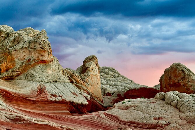 White Pocket Adventure - Breathtaking Landscapes