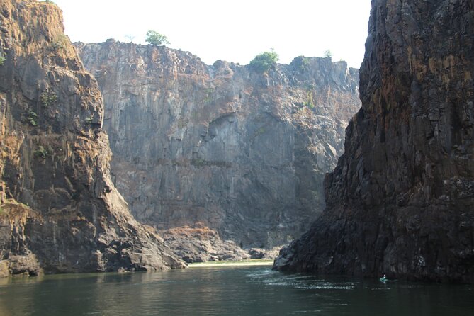 Whitewater Rafting Adventure on the Zambezi River, Victoria Falls Zimbabwe - Experienced Guide Expertise Assured