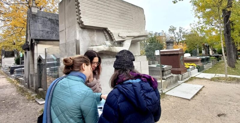 Who Killed Victor ? Escape Game at Père Lachaise Cemetery - Riddles and Progression