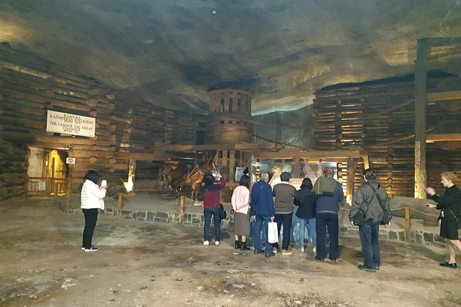 Wieliczka Salt Mine Tour and Krakow City Tour in One Day - Krakow Main Square Visit