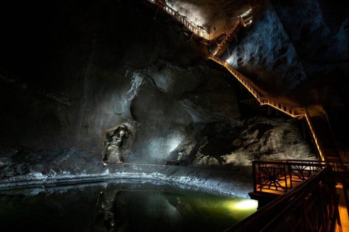 Wieliczka: Wieliczka Salt Mine Skip-the-Line Guided Tour - Discover the Subterranean Lakes