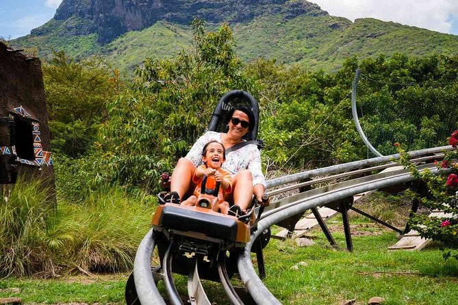 Wild Animals South West Tour : SAFARI JEEP CASELA PARK & LE MORNE - Key Points