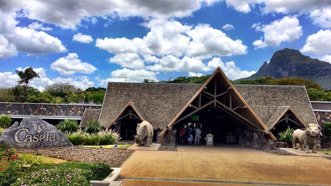Wild Animals South West Tour : SAFARI JEEP CASELA PARK & LE MORNE - Tour Inclusions