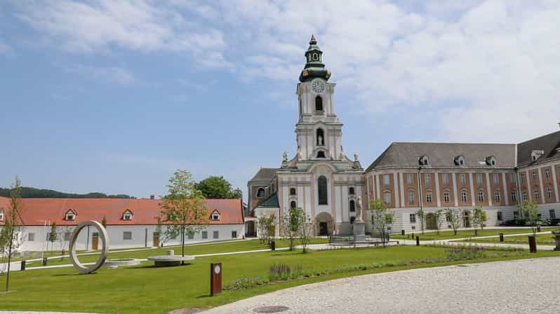 Wilhering Abbey: Discover 875 Years of History! - Exploring the Collegiate Church and Cloister