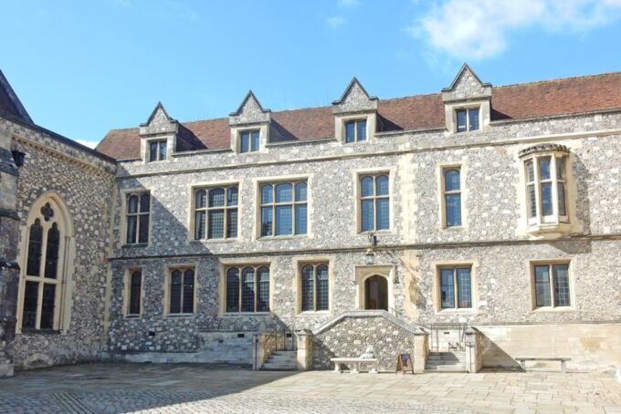 Winchester: Smartphone Self-Guided Heritage Walks - The Treasure Hunt Theme and Clues