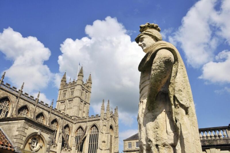 Windsor, Bath, Stonehenge & Salisbury With Christmas Lunch - Partaking in a Traditional Lunch