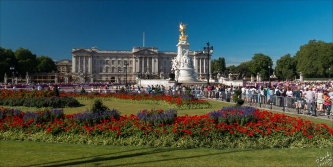 Windsor Castle and Buckingham Palace Full-Day Tour - Meeting Point and Check-in