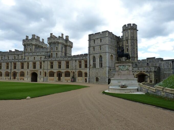 Windsor Castle Private Tour With Admission - Booking and Pricing Information