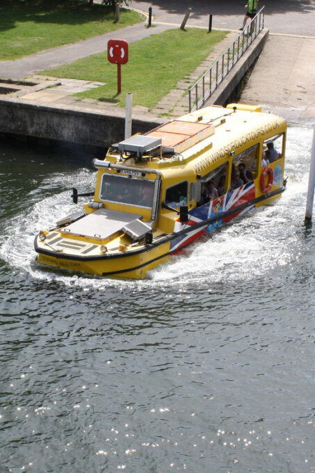 Windsor: Land and Water Amphibious Bus Sightseeing Tour - Live Commentary