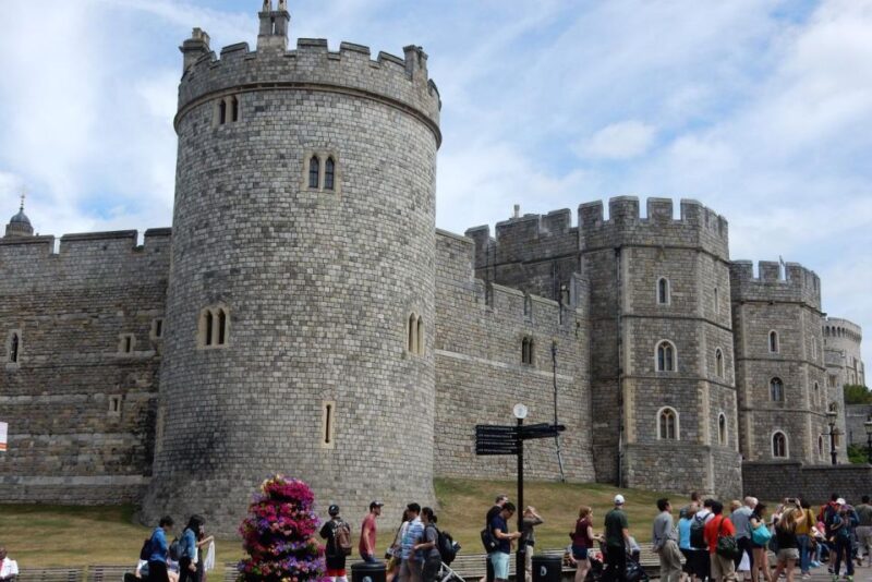 Windsor: Quirky Self-Guided Smartphone Heritage Walks - Included in the Download