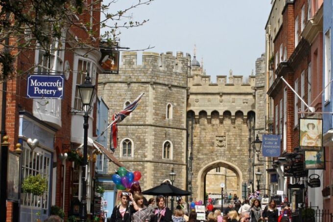 Windsor: Quirky Self-Guided Smartphone Heritage Walks - Discovering Royal Town History