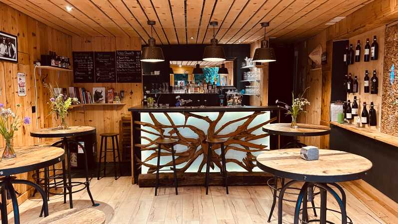 Wine and Raviolis in Vintage Bar - Key Points