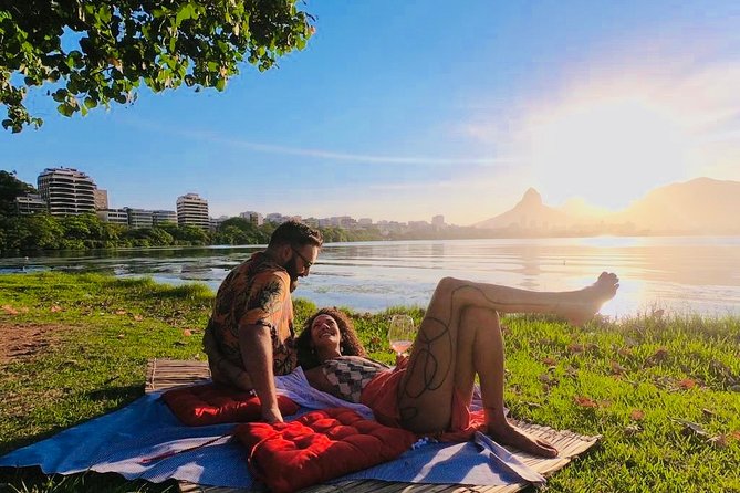 Wine & Cheese Picnic at Lagoa Rodrigo De Freitas - Accessibility and Meeting Point