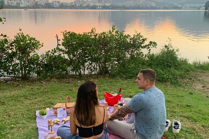 Wine & Cheese Picnic at Lagoa Rodrigo De Freitas - Booking and Cancellation Policy