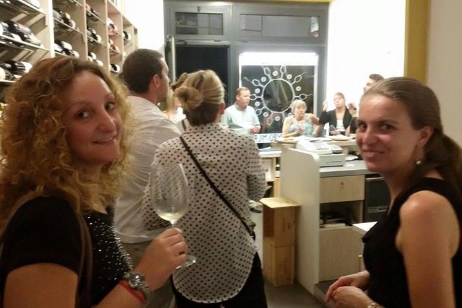 Wine Class and Tasting in Milan - Small Group - Professional Wine Guidance