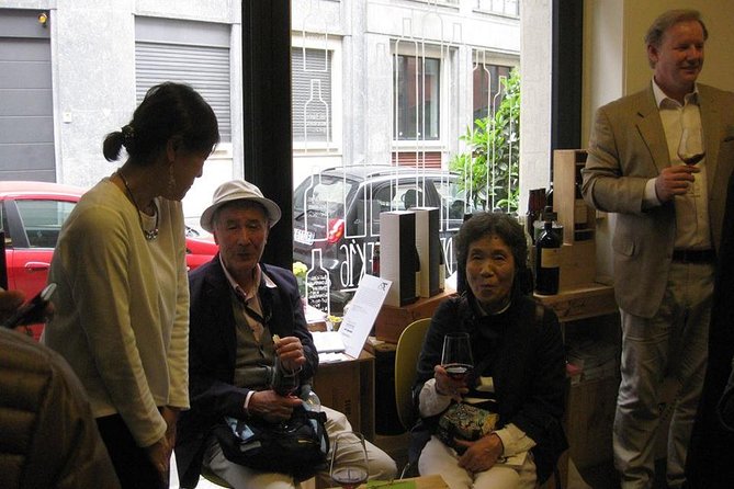 Wine Class and Tasting in Milan - Small Group - Sampling the Wine Varietals