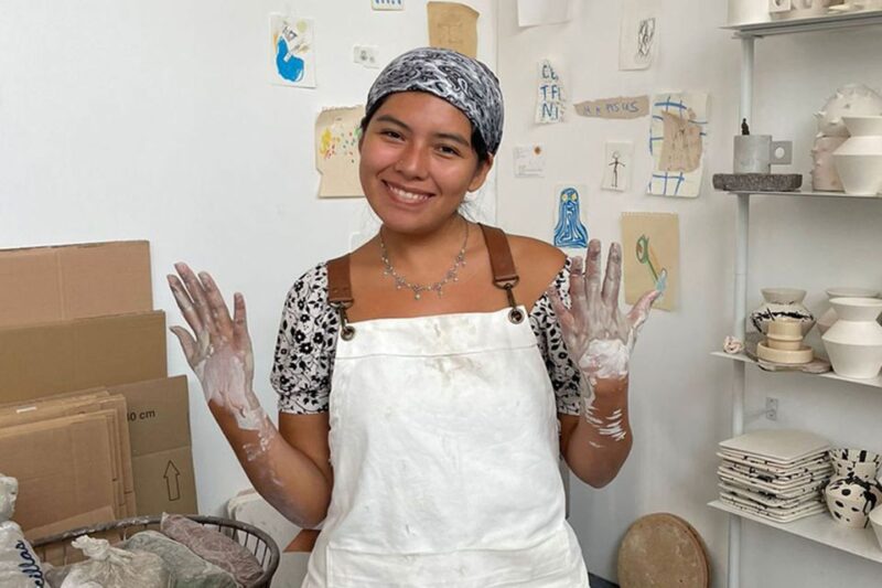 Wine & Pottery Class For Beginners in Buenos Aires Argentina - Wine and Snacks