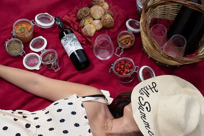 Winery Tour & Picnic in the Vineyard With a Bottle of Wine - What to Expect