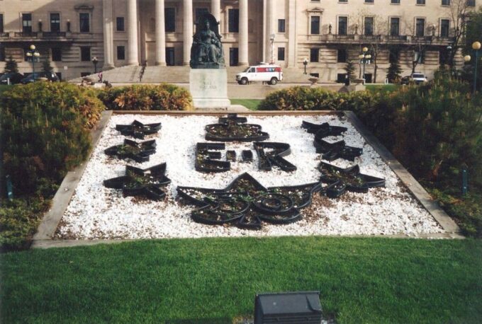 Winnipeg: Manitoba Legislative Grounds Audio Walking Tour - Exploring the Grounds