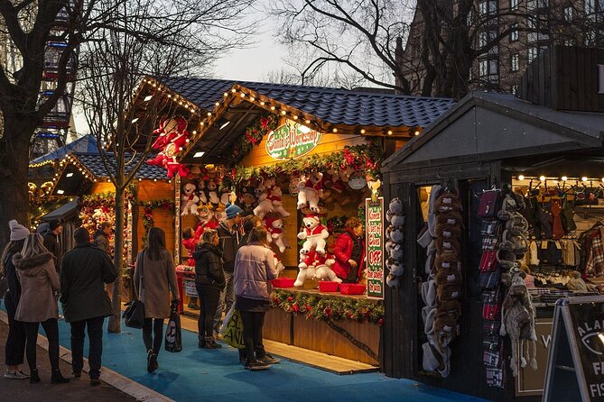 Winter Wonderland Walk: Buffalo's Festive Highlights - Discovering Holiday Light Displays