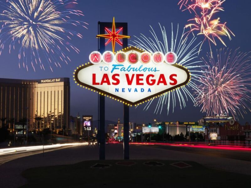 Winter Wonders of Vegas: A Festive Stroll - Highlights