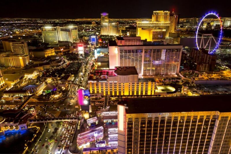 Winter Wonders of Vegas: A Festive Stroll - Explore Palazzos Atrium