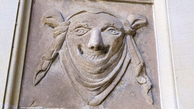 Wismar: Self-Guided Old Town Walk to Explore the City - Wasserkunst Fountain