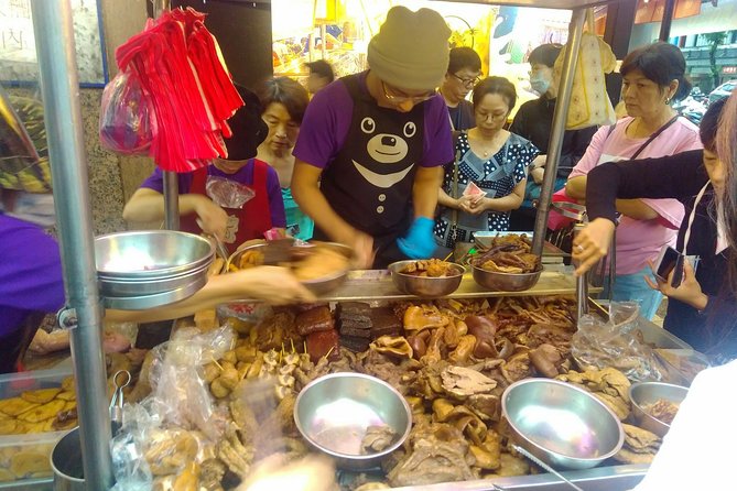 WoknRoll Taipei Walking and Historical Food Tour - Guides Qualifications and Feedback