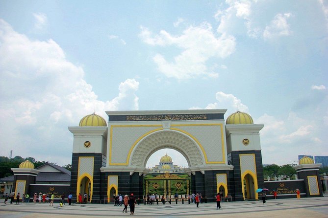 Wonders of KL With a Personal Driver - Uncovering the Citys Hidden Art Spaces