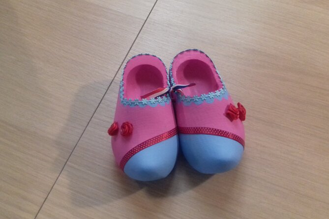 Wooden Shoes Painting Private Workshop in Simonehoeve - Cancellation and Booking