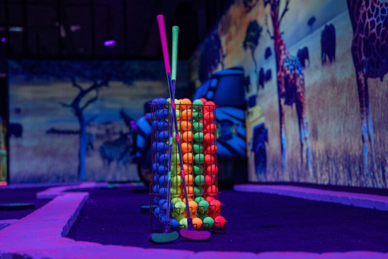 Woop! Glow Golf: Ljubljana Btc City - Game Features