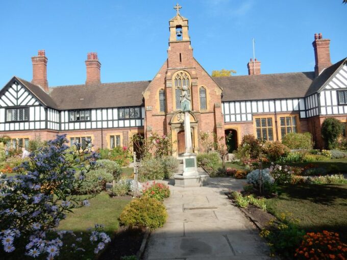 Worcester: Quirky Self-Guided Smartphone Heritage Walks - King Buried in Cathedral